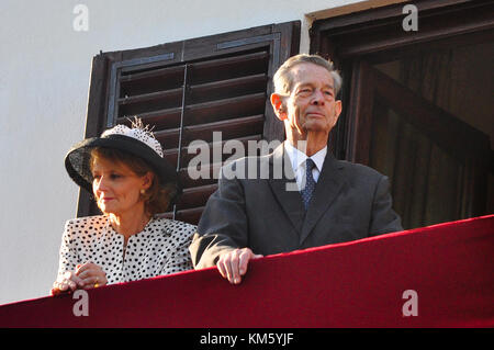 Fichier. 6 décembre, 2017. l'ex-roi Michael de Roumanie Je 1921- 2017 est mort en Suisse. photo originale prise à Bucarest, Roumanie - 10 mai 2012 : le roi Michel de Roumanie avec Crown Princess Margareta au cours d'une de sa dernière apparition publique à Bucarest. crédit : Alberto grosescu/Alamy live news Banque D'Images