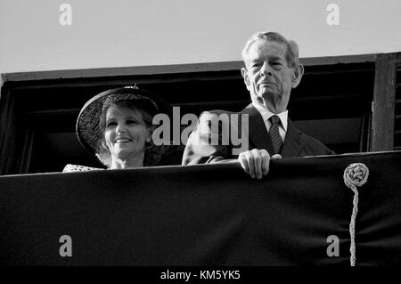 Fichier. 6 décembre, 2017. l'ex-roi Michael de Roumanie Je 1921- 2017 est mort en Suisse. photo originale prise à Bucarest, Roumanie - 10 mai 2012 : le roi Michel de Roumanie avec Crown Princess Margareta au cours d'une de sa dernière apparition publique à Bucarest. crédit : Alberto grosescu/Alamy live news Banque D'Images