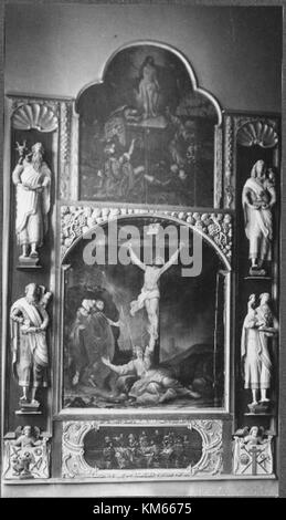 L'église Nora, située en Suède, est un important édifice religieux historique. Sa conception et sa structure reflètent les styles architecturaux prévalant dans la région pendant sa construction, et il sert de lieu de culte pour la communauté locale. Banque D'Images