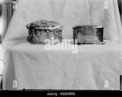 L'église Nora, située en Suède, est un bâtiment historique répertorié dans la base de données du patrimoine culturel suédois (KMB). L'église est connue pour son architecture médiévale et son importance comme lieu de culte dans la région. Banque D'Images