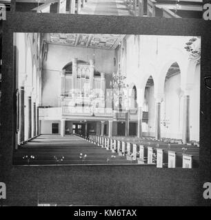 Nora kyrka est une église historique située à Nora, en Suède, connue pour son architecture romane du XIIe siècle. L'église est un monument culturel important et est cataloguée sous le numéro KMB 16001000, préservant son patrimoine historique et architectural. Banque D'Images