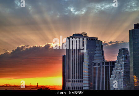 Coucher de soleil sur l'upper new york bay. Banque D'Images