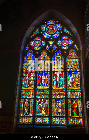 Bruges, Belgique - 18 Avril 2017 : vitrail de la Basilique de Saint Sang, Bruges, Belgique. Banque D'Images