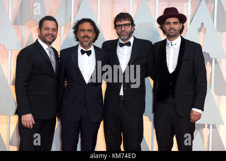 HOLLYWOOD, CA - le 22 février : Alexander Dinelaris Jr., Alejandro G. Inarritu, Nicolas Giacobone et Armando Bo attendst la 87e annuelle des Academy Awards à Hollywood & Highland Center le 22 février 2015 à Hollywood, Californie. People : Alexander Dinelaris Jr., Alejandro G. Inarritu, Nicolas Giacobone et Armando Bo Banque D'Images