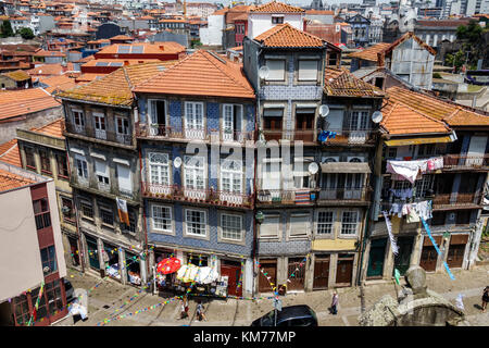 Porto Portugal,Baixa,immeuble résidentiel,horizon de la ville,toits,carreaux de céramique,centre historique,bâtiments,rue,balcon,vue sur le dessus,Hispani Banque D'Images