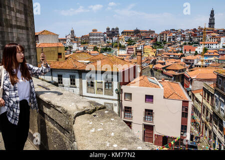 Porto Portugal,Baixa,immeuble résidentiel,horizon de la ville,toits,carreaux de céramique,centre historique,bâtiments,rue,vue sur le dessus,mur primitif, Banque D'Images