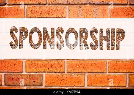 Légende de l'annonce conceptuelle illustrant le parrainage. Concept d'affaires pour Word Cloud concept écrit sur fond de briques anciennes avec spa Banque D'Images