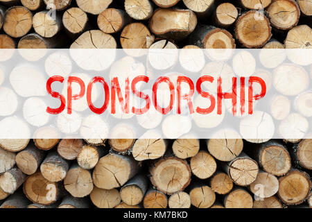 Texte d'annonce conceptuelle légende inspiration montrant le concept de parrainage Business pour Word Cloud concept écrit sur fond de bois avec espace Banque D'Images