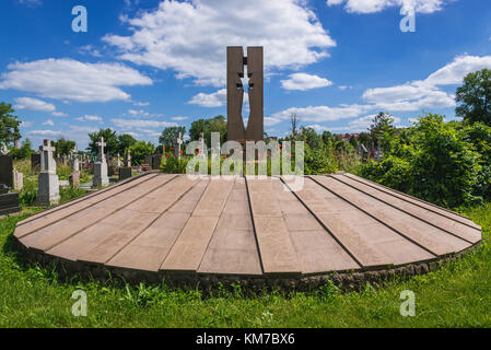 Monument aux victimes de la lutte pour l'indépendance de l'Ukraine sur le cimetière de Chortkiv ville dans Ternopil Oblast de l'Ukraine occidentale Banque D'Images