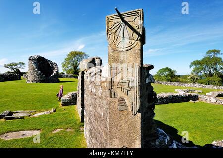Moignon de la tour ronde et médiévale cadran solaire de nendrum monastère, mahee island, Strangford Lough, Irlande du Nord Banque D'Images
