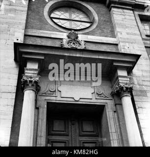 Kalmar Domkyrka, située à Kalmar, en Suède, est une cathédrale connue pour son architecture médiévale. L'église est un centre d'activité religieuse depuis le XIIe siècle, avec des contributions significatives à l'histoire de la région. Le bâtiment présente des éléments de design gothique et est un exemple notable de l'architecture religieuse suédoise. Banque D'Images