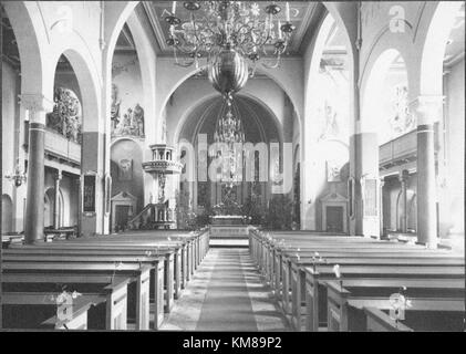 L'église Nora, située en Suède, est une église historique documentée par le Conseil du patrimoine national suédois (KMB) sous l'ID 16001000231565. De plus amples informations sur ses caractéristiques architecturales et son contexte historique peuvent être trouvées dans les archives du KMB. Banque D'Images
