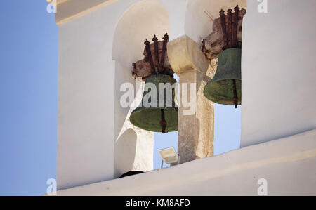 Vue rapprochée de deux cloches de l'église à l'établissement emblématique vlachernes monastère dans l'île de Corfou (Kerkyra). Banque D'Images