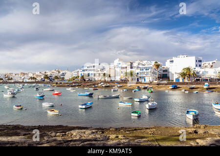 Arrecife, Espagne - décembre 24, 2016 : la vue quotidienne de charco de San Gines à Arrecife, espagne. La zone portuaire a été rénové par l'architecte canarien caesar m Banque D'Images