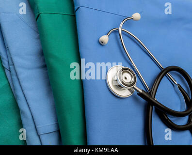 À propos de stéthoscope infirmière bleu et vert uniforme dans un hôpital, conceptual image Banque D'Images