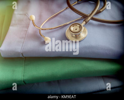 À propos de stéthoscope infirmière bleu et vert uniforme dans un hôpital, conceptual image Banque D'Images