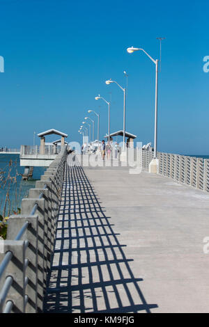 1000 quai de pêche dans le golfe du Mexique à fort de soto park dans le comté de Pinellas, Tierra Verde florida Banque D'Images