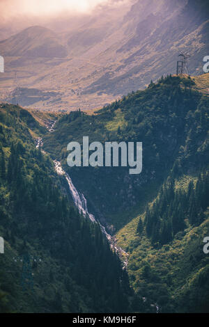 Balea cascade dans les montagnes de Fagaras, Sibiu, Transylvanie, Roumanie Banque D'Images