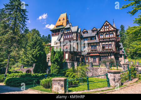 Château PELISOR, Sinaia, Roumanie. Vue sur château Pelisor célèbre situé à côté de la ville, près de château de Peles de Sinaia. roumaine Banque D'Images