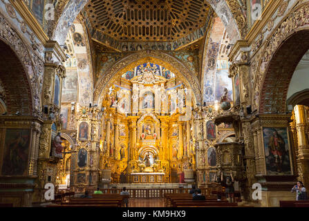 La vieille ville de Quito ; intérieur de l'Église et couvent de Saint François, ( El San Francisco ), Quito Equateur Amérique du Sud Banque D'Images