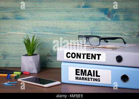 Email marketing et de contenu. Entreprise à succès, la publicité et les réseaux sociaux d'informations Banque D'Images