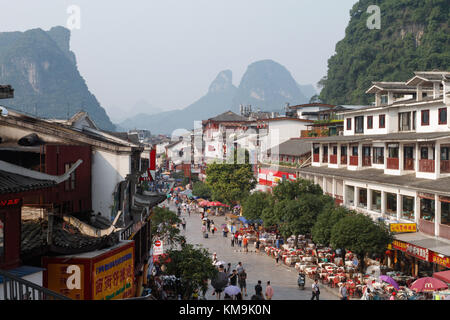 Dans le comté de Yangshuo West street, Guilin, Chine. Banque D'Images