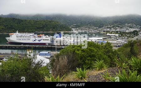 Depuis le port de ferry de Picton sur l'île du Sud de la Nouvelle-Zélande, des ferries réguliers desservent Wellington sur l'île du Nord. (03 février 2016) | utilisation dans le monde entier Banque D'Images