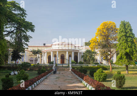 Façade de la résidence du également connu sous le nom de Résidence britannique, Mysuru à Mysore, Karnataka, Inde. Banque D'Images