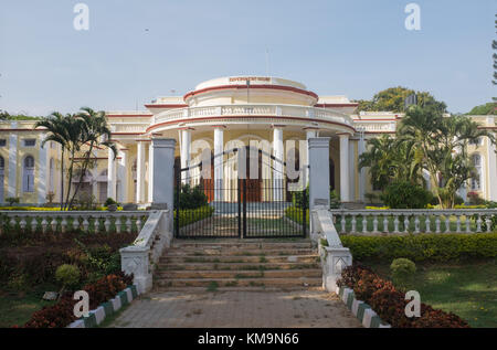 Façade de la résidence du également connu sous le nom de Résidence britannique, Mysuru à Mysore, Karnataka, Inde. Banque D'Images