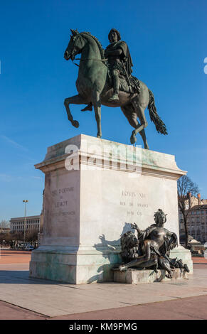 Statue équestre en bronze du roi Louis XIV à la place Bellecour Lyon France europe centrale Banque D'Images