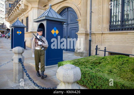 Garde au palais grand-ducal, la ville de Luxembourg, Luxembourg, Europe Banque D'Images