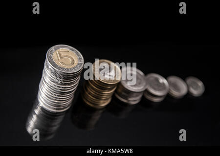 Colonnes de polish coins in a row Banque D'Images