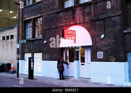La porte de l'Old Vic montrant Christmas Carol avec Rhys Ifans photo par Gavin Rodgers/ Pixel8000 Banque D'Images
