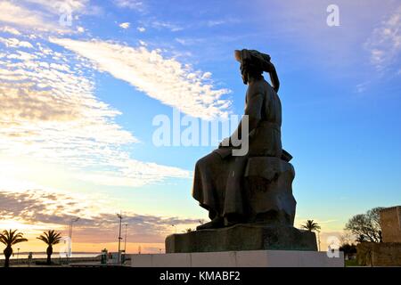 Statue du Prince Henri le Navigateur, de Lagos, dans l'ouest de l'Algarve, Algarve, Portugal, Europe Banque D'Images