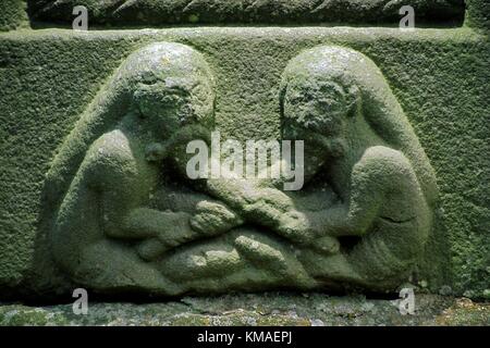 Panneau de l'arbre de la Croix Haute détail également appelé la Croix de Muiredach à Monasterboice, dans le comté de Louth. Motif celtique extracteurs de barbe. Banque D'Images