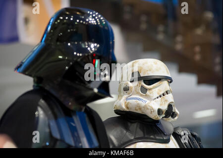 Les fans de Star Wars habillé comme Dark Vador et stormtroopers lors d'une réunion des fans de Star Wars 2016 Forcecon sur la célébration de la première mondiale de la nouvelle Pologne Banque D'Images