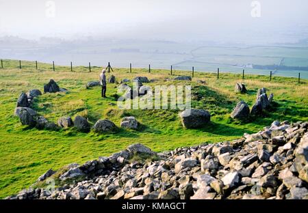 Une partie de l'âge de pierre préhistoriques grave passage à cairns funéraires Loughcrew. Le groupe de l'Est. Le comté de Meath, en Irlande. Banque D'Images