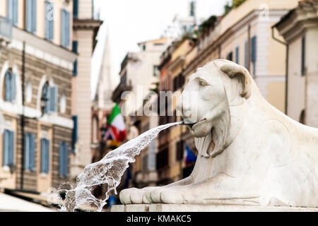 Des statues de lion fontaine obélisque de la Squar, Rome Banque D'Images