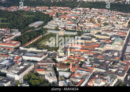 Vue aérienne de la zone entourant le Hofgarten, Munich, Bavière, Allemagne Banque D'Images