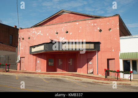 Extérieur d'un cinéma abandonné, théâtre, théâtre en communauté rurale de clanton Alabama, Etats-Unis. Banque D'Images