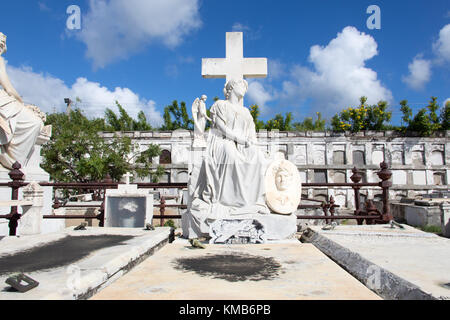 'Sleeping Beauty', Familia Rumbaut, Cementerio la Reina, cimetière historique à Cienfuegos, Cuba Banque D'Images