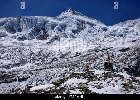 Manaslu, huitième plus haut sommet du monde (8 163 mètres), vu de Manaslu Basecamp sur la piste du circuit, le Népal Manaslu Banque D'Images