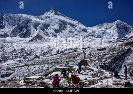 Manaslu, huitième plus haut sommet du monde (8 163 mètres), vu de Manaslu Basecamp sur la piste du circuit, le Népal Manaslu Banque D'Images