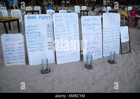 Conseils pour des menus beach bar restaurant, Mirissa, Sri Lanka, Asie Banque D'Images