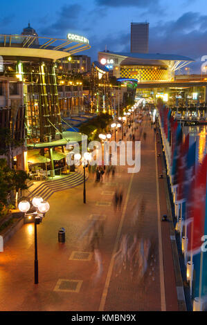 Cockle Bay Wharf, Promenade au crépuscule, Darling Harbour, Sydney, Nouvelle-Galles du Sud, Australie Banque D'Images