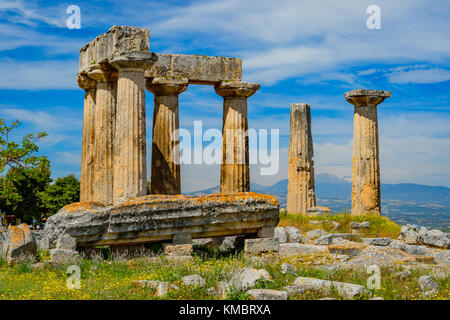 Les ruines de l'ancien Temple d'Apollon à Corinthe, Grèce Banque D'Images