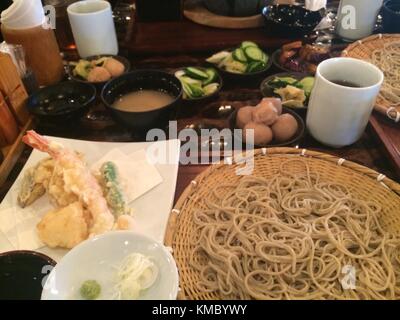 Repas typique fixé à un restaurant japonais à Tokyo Banque D'Images