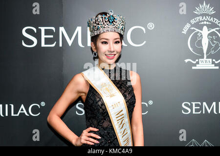 Krynica-Zdroj, Pologne - 02 décembre 2017: Nouvelle Miss supranationale 2017 Jenny Kim forme la Corée au cours de l'année Miss supranationale 2017 Beauté Pagenat. Banque D'Images