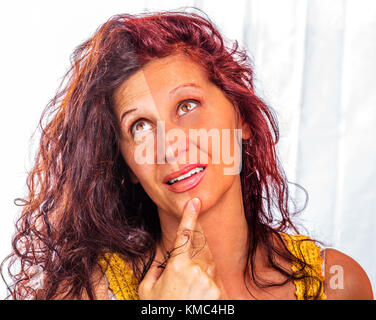 Avant et après la retouche de la peau en milieu de jolie femme Banque D'Images