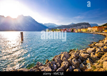 Lago di Garda ville de Torbole vue du coucher de soleil, le Trentin-Haut-Adige (Italie) Banque D'Images